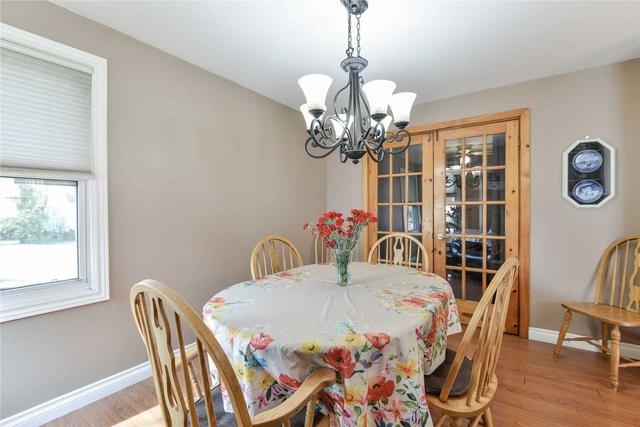 7186 Lancaster Ave, House detached with 3 bedrooms, 2 bathrooms and 5 parking in Mississauga ON | Image 3