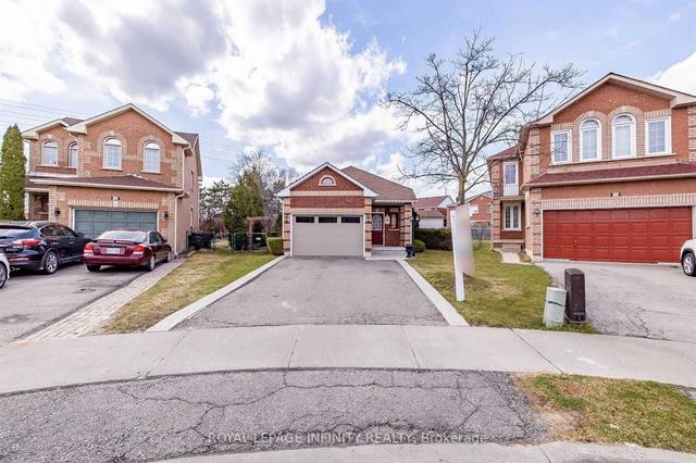 72 Mosley Cres, House detached with 2 bedrooms, 2 bathrooms and 5.5 parking in Brampton ON | Image 1