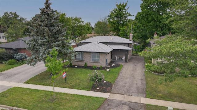 87 Royal Oak Drive, House detached with 3 bedrooms, 2 bathrooms and 2 parking in Welland ON | Card Image