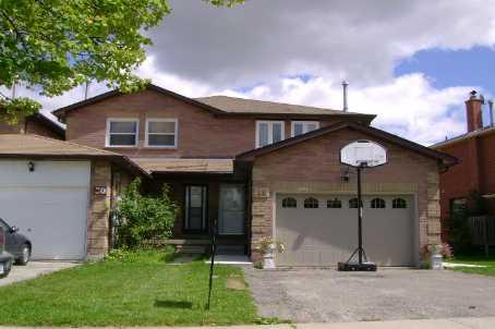 32 Woodsend Run, House attached with 3 bedrooms, 3 bathrooms and 2 parking in Brampton ON | Image 1
