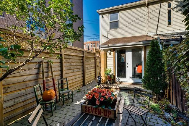 551 King St E, House attached with 1 bedrooms, 2 bathrooms and 1 parking in Toronto ON | Image 9