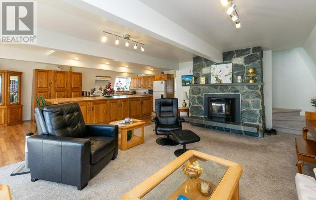5800 97b Highway, House detached with 3 bedrooms, 2 bathrooms and 99 parking in Columbia Shuswap D BC | Image 6