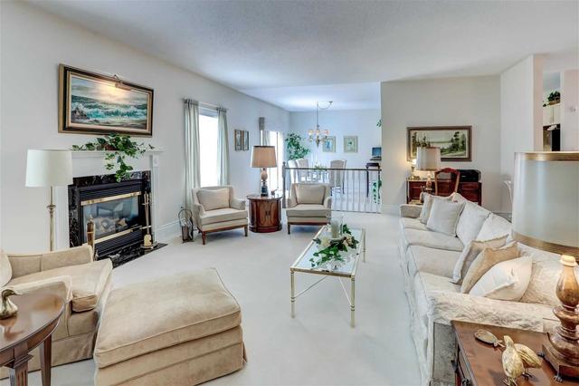 638 Foxcroft Blvd, House detached with 3 bedrooms, 3 bathrooms and 6 parking in Newmarket ON | Image 4