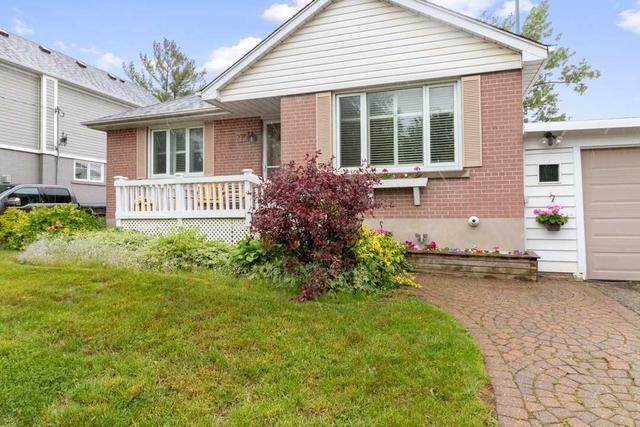 270 Rupert Ave, House detached with 2 bedrooms, 2 bathrooms and 6 parking in Whitchurch Stouffville ON | Image 1