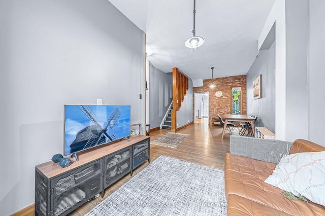 180 Lippincott St, House semidetached with 4 bedrooms, 3 bathrooms and 0 parking in Toronto ON | Image 1