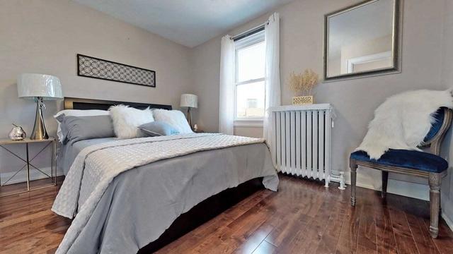 651 Vaughan Rd, House detached with 3 bedrooms, 2 bathrooms and 4 parking in Toronto ON | Image 2