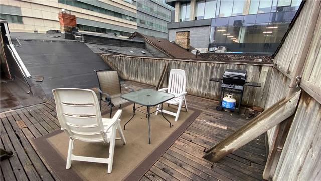upper - 231 Queen St W, Home with 2 bedrooms, 1 bathrooms and 1 parking in Toronto ON | Image 7