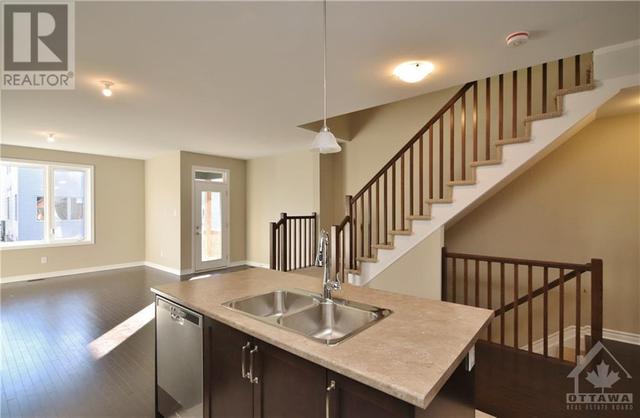 15 Rookie Crescent, Townhouse with 3 bedrooms, 3 bathrooms and 2 parking in Ottawa ON | Image 13
