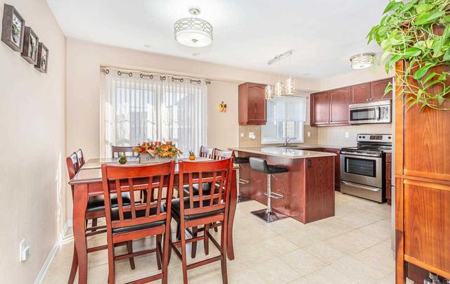 47 Vanhorne Clse, House attached with 3 bedrooms, 3 bathrooms and 3 parking in Brampton ON | Image 5