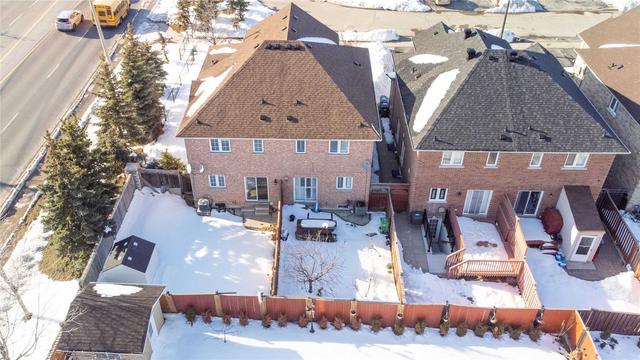 440 Oaktree Circ, House semidetached with 4 bedrooms, 4 bathrooms and 5 parking in Mississauga ON | Image 11
