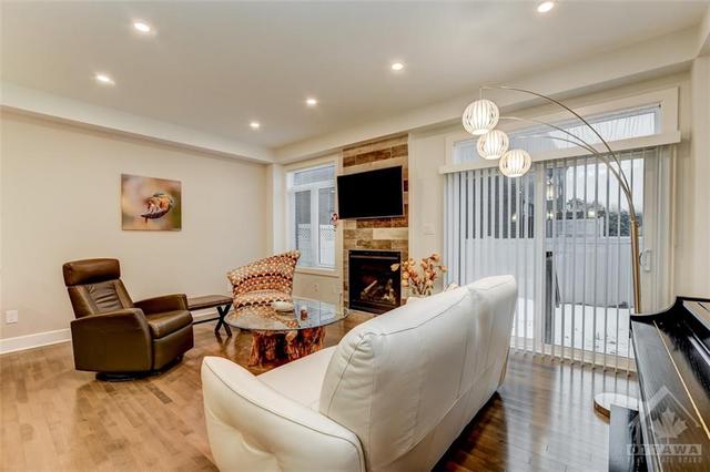 1006 Shefford Road, Townhouse with 4 bedrooms, 4 bathrooms and 2 parking in Ottawa ON | Image 4