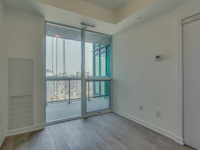 2708 - 9 Bogert Ave, Condo with 2 bedrooms, 2 bathrooms and 1 parking in Toronto ON | Image 4