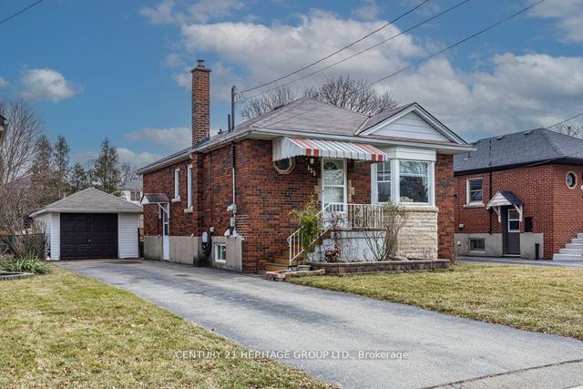155 East 34th St W, House detached with 2 bedrooms, 2 bathrooms and 5 parking in Hamilton ON | Image 1
