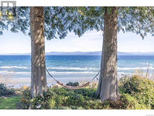 1077 Eaglecrest Dr, House detached with 6 bedrooms, 3 bathrooms and 6 parking in Qualicum Beach BC | Image 5