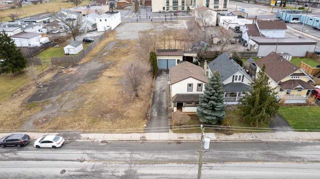 5684 Spring St, House detached with 2 bedrooms, 2 bathrooms and 5 parking in Niagara Falls ON | Image 11