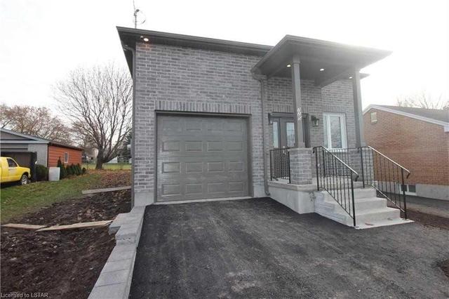 725 Huron St, House detached with 3 bedrooms, 3 bathrooms and 4 parking in London ON | Image 1