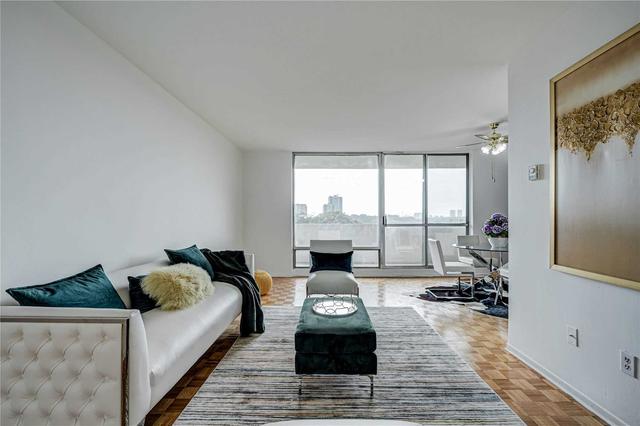 610 - 1 Massey Sq, Condo with 3 bedrooms, 2 bathrooms and 0 parking in Toronto ON | Image 8