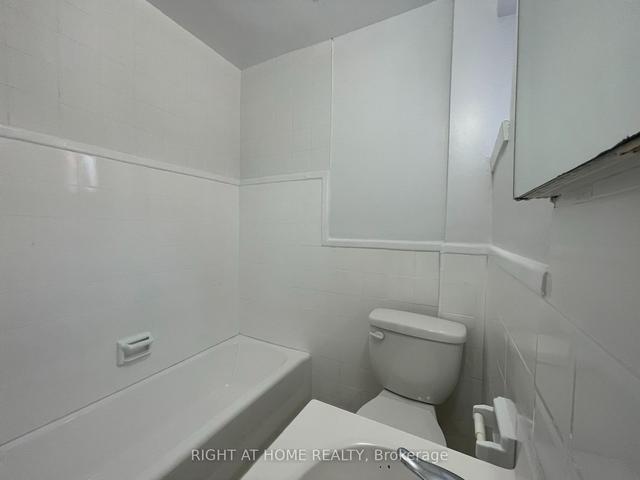 11c - 33 Flamborough Dr, Condo with 2 bedrooms, 1 bathrooms and 0 parking in Toronto ON | Image 9