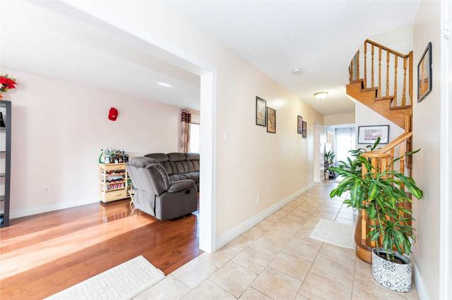 332 Langlaw Dr E, House detached with 4 bedrooms, 3 bathrooms and 3 parking in Cambridge ON | Image 37