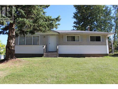 613 Centennial Drive, House detached with 3 bedrooms, 2 bathrooms and null parking in Mackenzie BC | Card Image