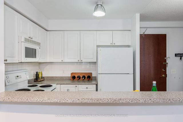 701 - 11 Michael Power Pl, Condo with 1 bedrooms, 1 bathrooms and 1 parking in Toronto ON | Image 4