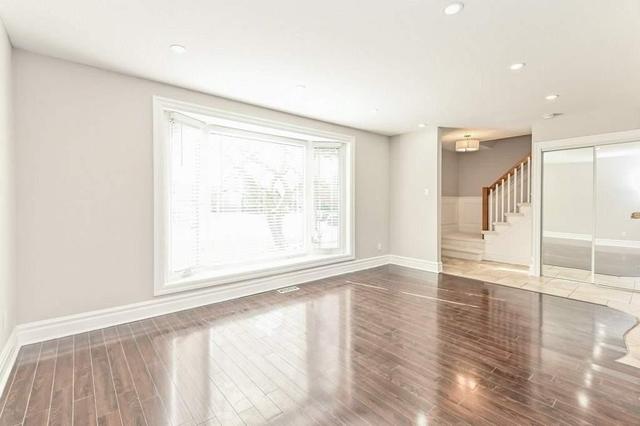 687 Demaris Crt, House detached with 4 bedrooms, 3 bathrooms and 4 parking in Burlington ON | Image 6