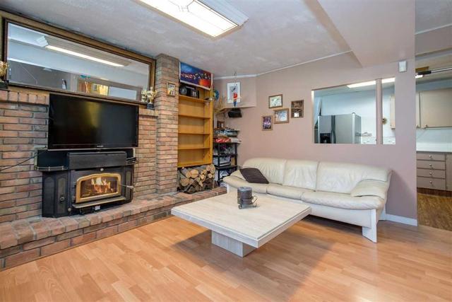 2 Springdale Dr, House detached with 3 bedrooms, 2 bathrooms and 5 parking in Barrie ON | Image 11