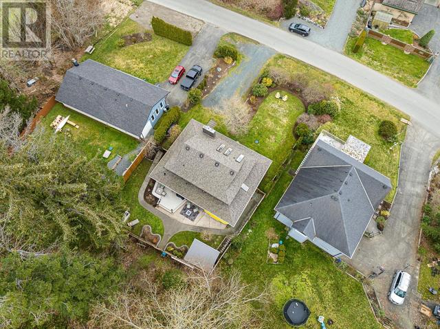 224 Spindrift Rd, House detached with 2 bedrooms, 3 bathrooms and 6 parking in Comox Valley A BC | Image 58
