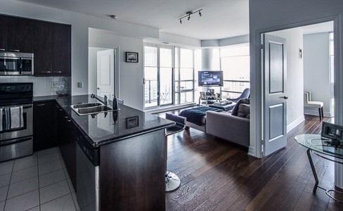1303 - 500 St Clair Ave W, Condo with 2 bedrooms, 1 bathrooms and 1 parking in Toronto ON | Image 4