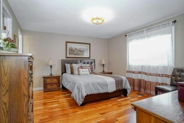 8 Lowell St S, House detached with 3 bedrooms, 3 bathrooms and 6 parking in Cambridge ON | Image 8