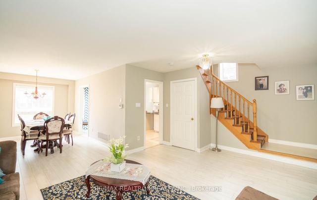 852 College Manor Dr, House detached with 3 bedrooms, 4 bathrooms and 6 parking in Newmarket ON | Image 2