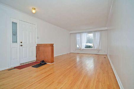 8 Tuna Crt, House semidetached with 3 bedrooms, 2 bathrooms and 3 parking in Toronto ON | Image 4
