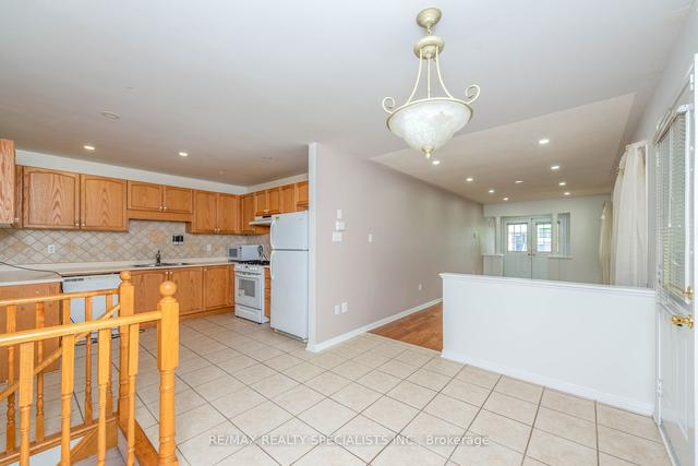 202 Sherwood Rd, House semidetached with 3 bedrooms, 2 bathrooms and 2 parking in Milton ON | Image 4