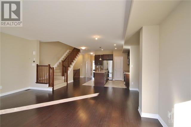 15 Rookie Crescent, Townhouse with 3 bedrooms, 3 bathrooms and 2 parking in Ottawa ON | Image 5