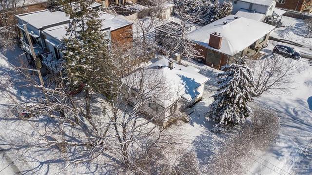 331 Beechgrove Avenue, House detached with 1 bedrooms, 1 bathrooms and 3 parking in Ottawa ON | Image 2