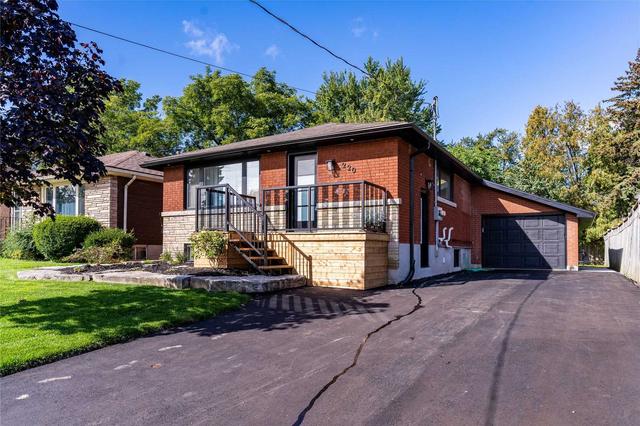 220 West 18th St W, House detached with 3 bedrooms, 2 bathrooms and 5 parking in Hamilton ON | Image 12