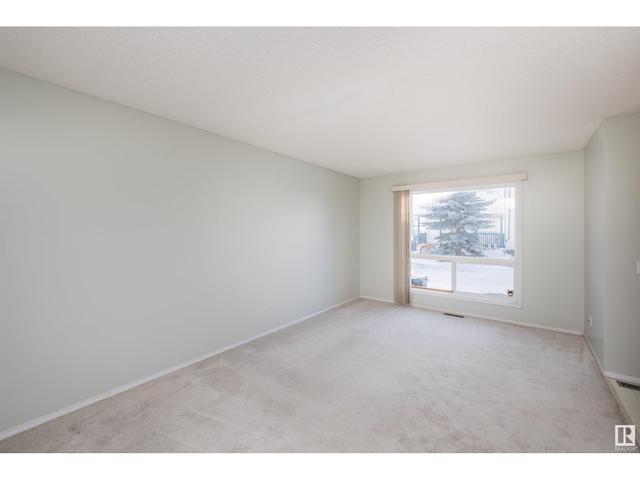 135 - 10909 106 St Nw Nw, House attached with 3 bedrooms, 1 bathrooms and 2 parking in Edmonton AB | Image 17