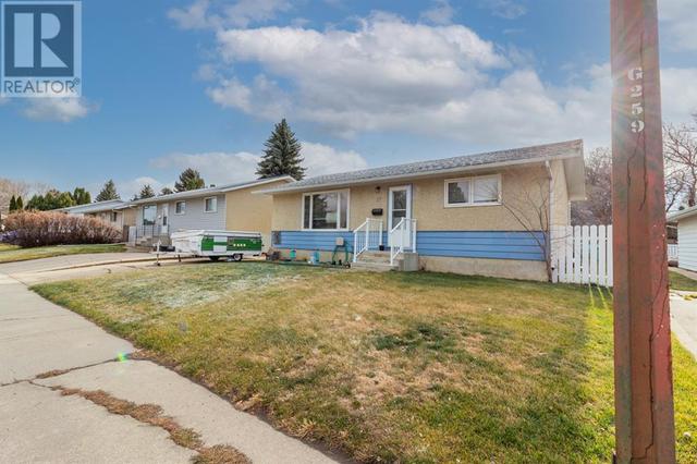17 Crockett Way Se, House detached with 3 bedrooms, 2 bathrooms and 1 parking in Medicine Hat AB | Image 2