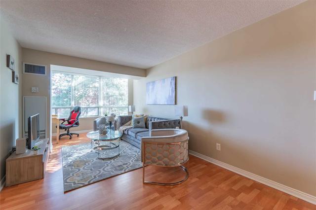 208 - 135 Hillcrest Ave, Condo with 2 bedrooms, 1 bathrooms and 1 parking in Mississauga ON | Image 2