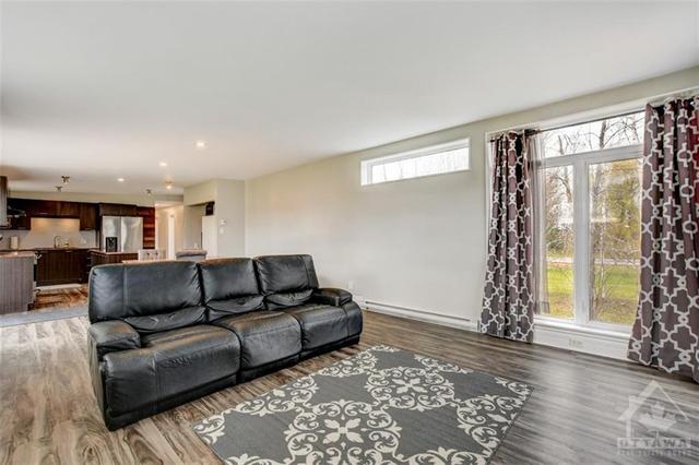 880 Concession 1 Road, House detached with 2 bedrooms, 1 bathrooms and 8 parking in Alfred and Plantagenet ON | Image 15