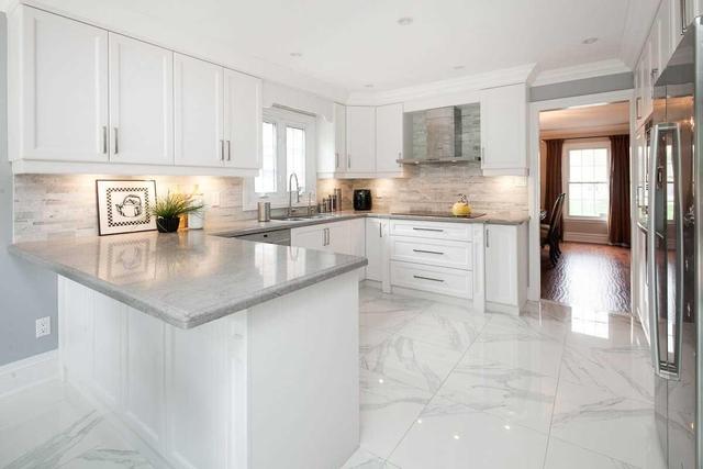 29 Rae Cres, House detached with 4 bedrooms, 5 bathrooms and 6 parking in Markham ON | Image 7