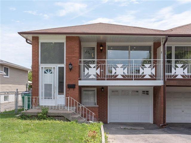 Main - 626 Green Meadow Cres, House semidetached with 3 bedrooms, 1 bathrooms and 1 parking in Mississauga ON | Image 1