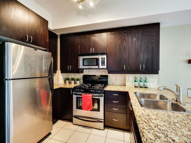 th9 - 60 Carr St, Townhouse with 2 bedrooms, 2 bathrooms and 1 parking in Toronto ON | Image 3