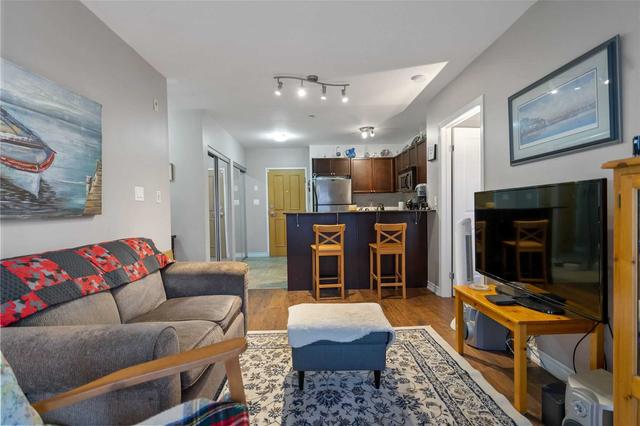 201 - 8 Harris St, Condo with 2 bedrooms, 2 bathrooms and 1 parking in Cambridge ON | Image 6