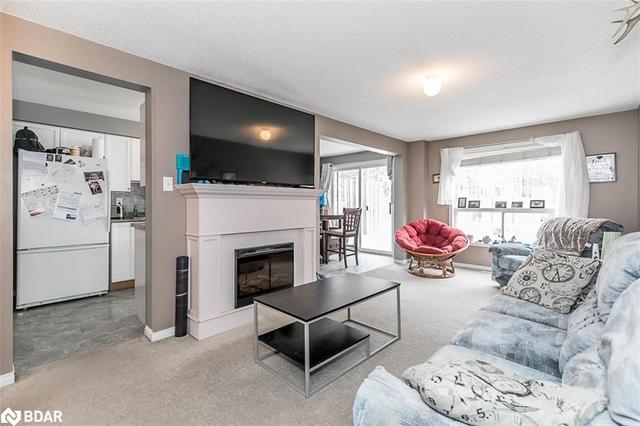 386 Dunsmore Lane, House attached with 3 bedrooms, 1 bathrooms and 3 parking in Barrie ON | Image 10