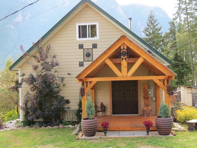 240 Arrow Park Demars Road, House detached with 3 bedrooms, 2 bathrooms and null parking in Central Kootenay K BC | Image 2