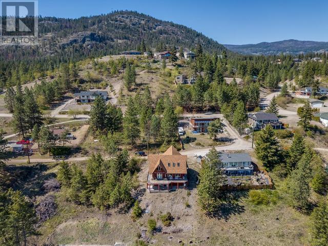 10404 Columbia Way, House detached with 4 bedrooms, 3 bathrooms and null parking in Central Okanagan West BC | Image 3