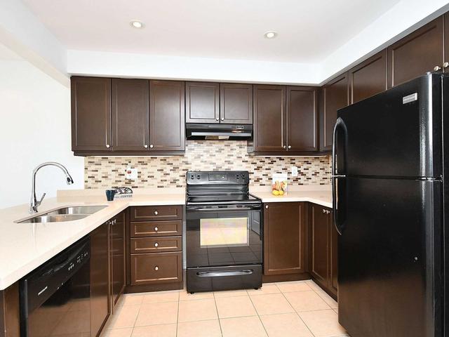 7 Signature Lane, House attached with 3 bedrooms, 3 bathrooms and 3 parking in Brampton ON | Image 2