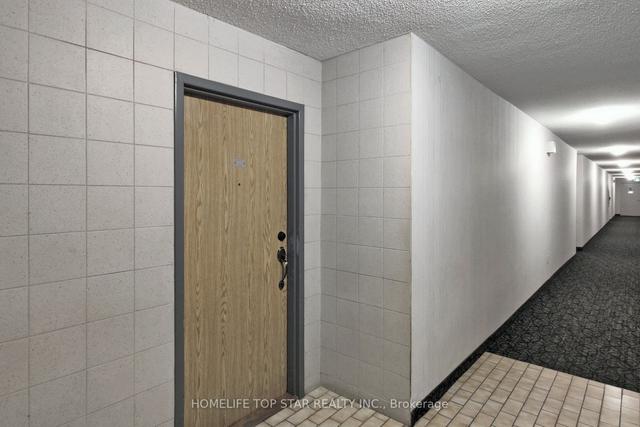 1201 - 4 Lisa St, Condo with 3 bedrooms, 2 bathrooms and 1 parking in Brampton ON | Image 33
