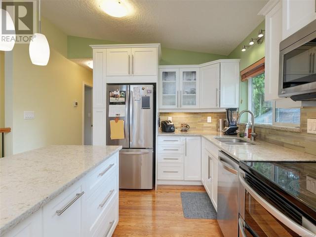740 Rockheights Ave, House detached with 4 bedrooms, 4 bathrooms and 5 parking in Esquimalt BC | Image 8